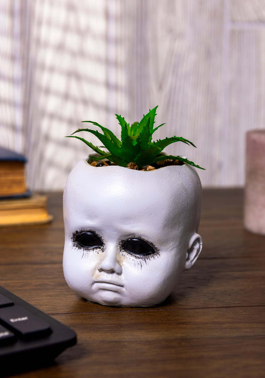 Afbeelding van Creepy doll hoofd met plant